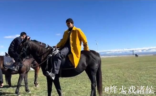 鲜衣怒马少年郎具象化！ 中国队“10后”小孩姐炸场 12秒动态骑射五箭全中 队长于适发出“老父亲式”的欢呼