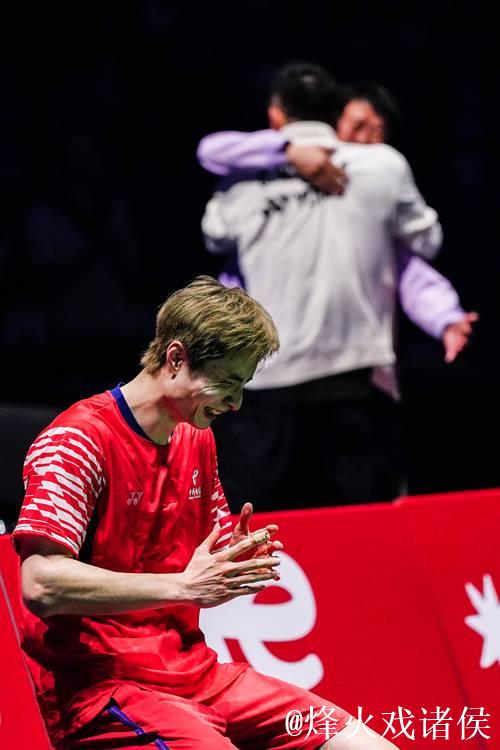 石宇奇逆转夺世锦赛首冠 国羽男单10年后重登巅峰 石宇奇逆转夺世锦赛首冠 国羽男单10年后重登巅峰